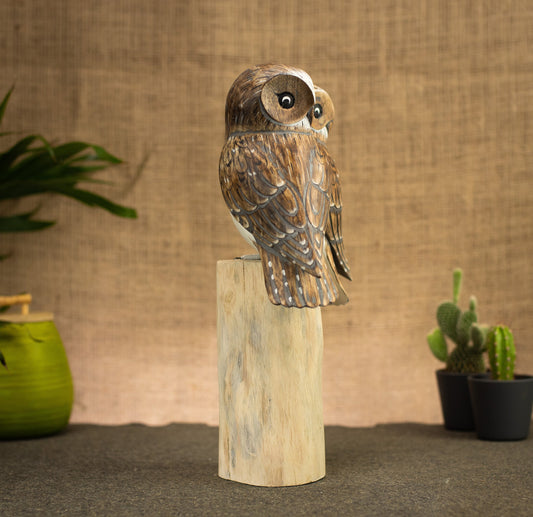 Sculpture en bois peinte à la main d’une paire de chouettes effraies