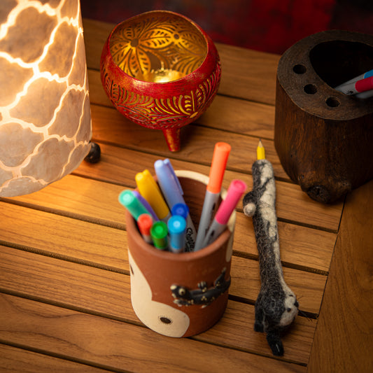 Étui à crayons en feutre fait main en forme de chat