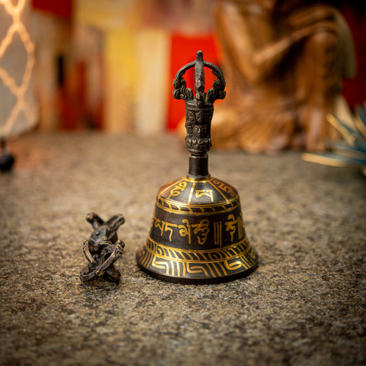 Ensemble cloche de méditation bouddhiste et vajra en laiton gravé