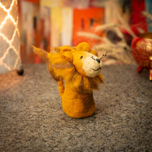 Marionnette/ Chauffe-oeuf Lion en feutre fait main