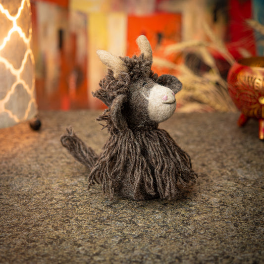 Marionnette/ Chauffe-oeuf en feutre de yak fait main