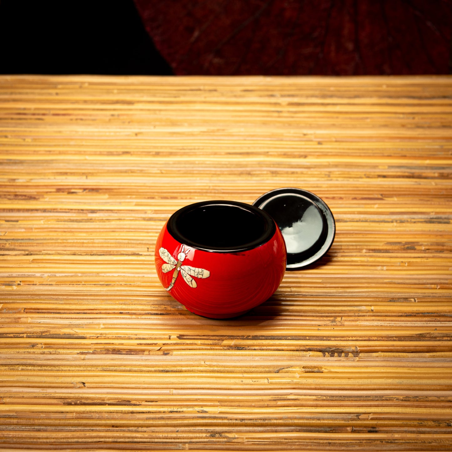Dragonfly Design Lacquer Round Pot with Egg Shell