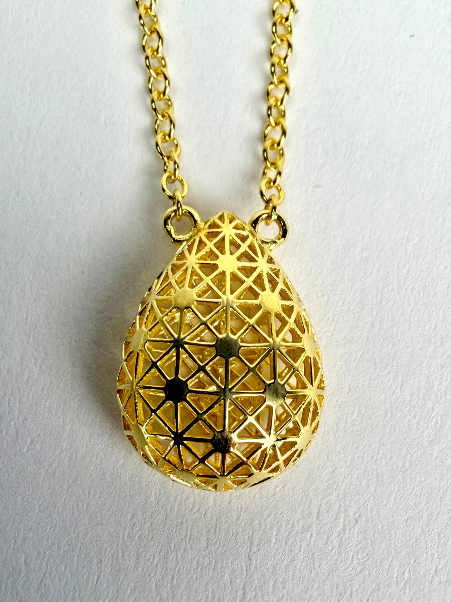 Collier pendentif géométrique en argent sterling en forme de larme avec placage en nid d'abeille