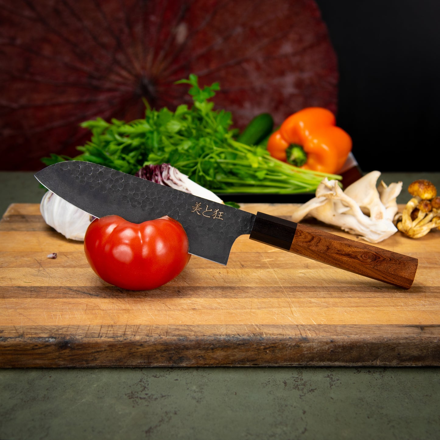 Couteau fait main en acier à haute teneur en carbone avec un manche en acajou et ébène