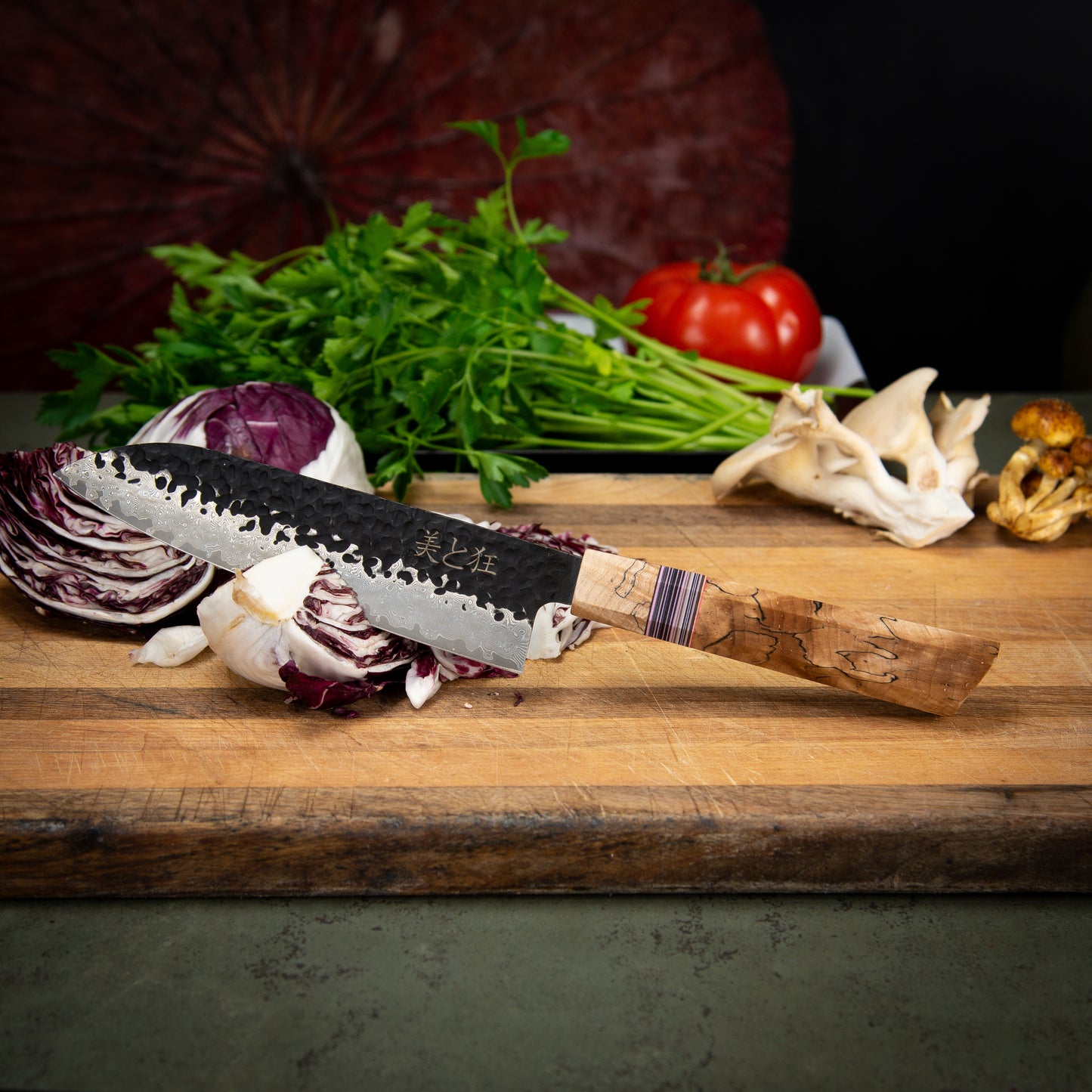 Couteau en acier Damas 67 couches fait main avec manche en érable échauffé