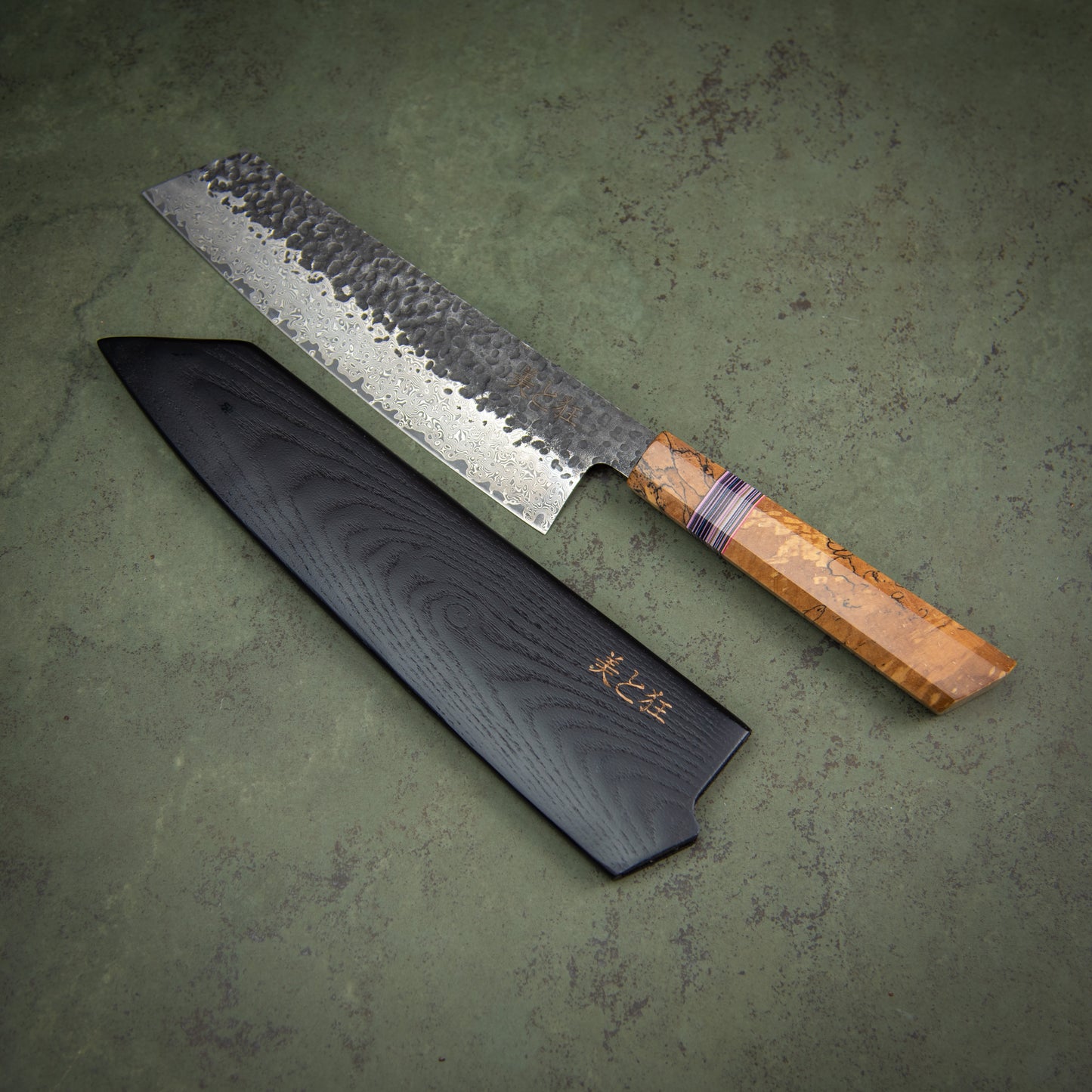 Couteau en acier Damas 67 couches fait main avec manche en érable échauffé