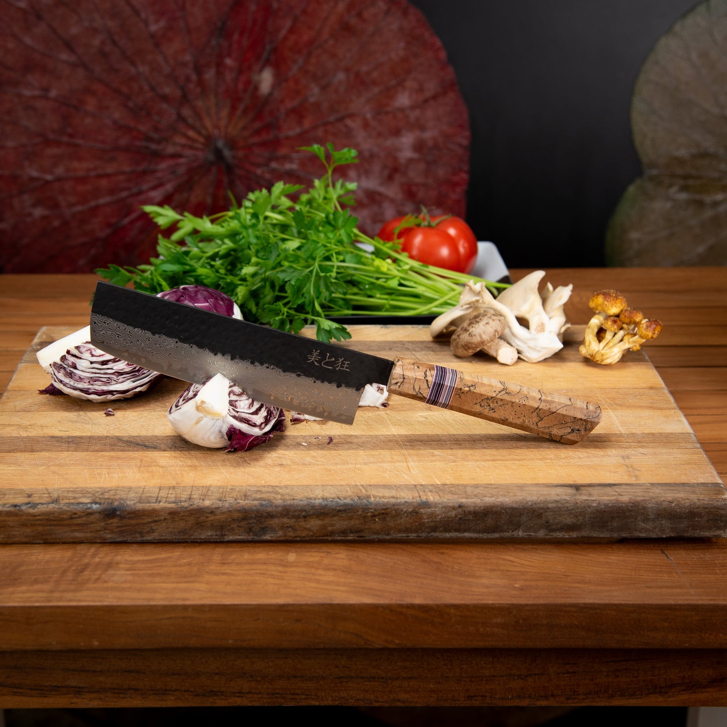 Couteau en acier Damas 67 couches fait main avec manche en érable échauffé