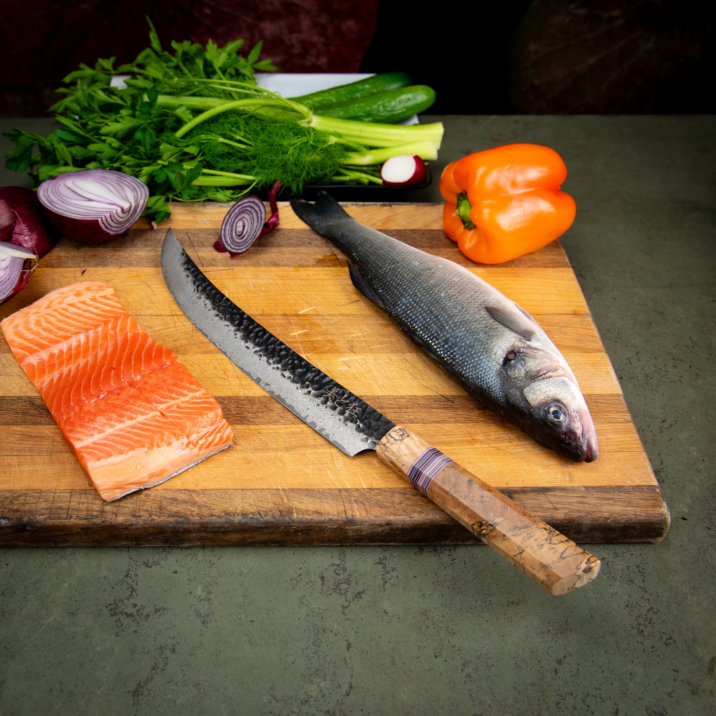 Couteau en acier Damas 67 couches fait main avec manche en érable échauffé