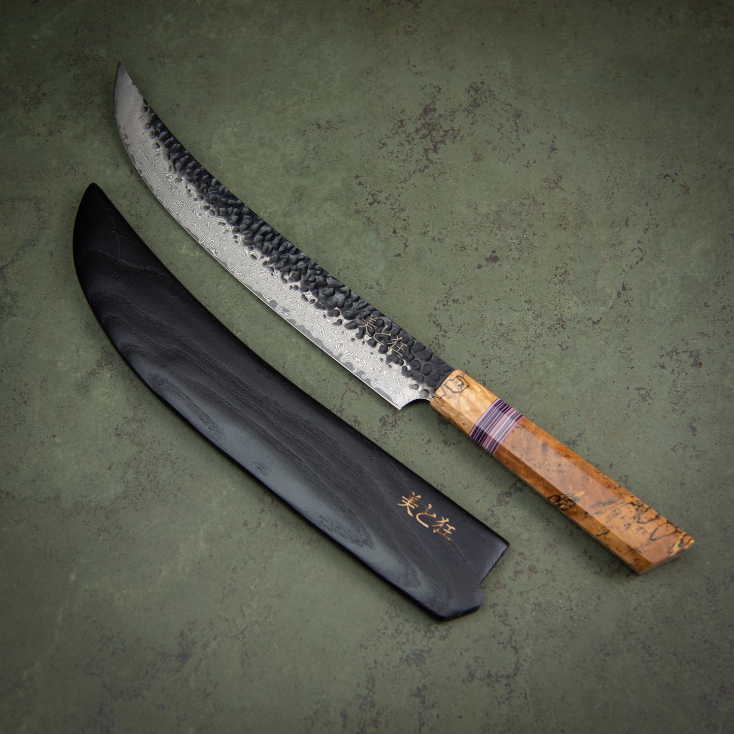 Couteau en acier Damas 67 couches fait main avec manche en érable échauffé