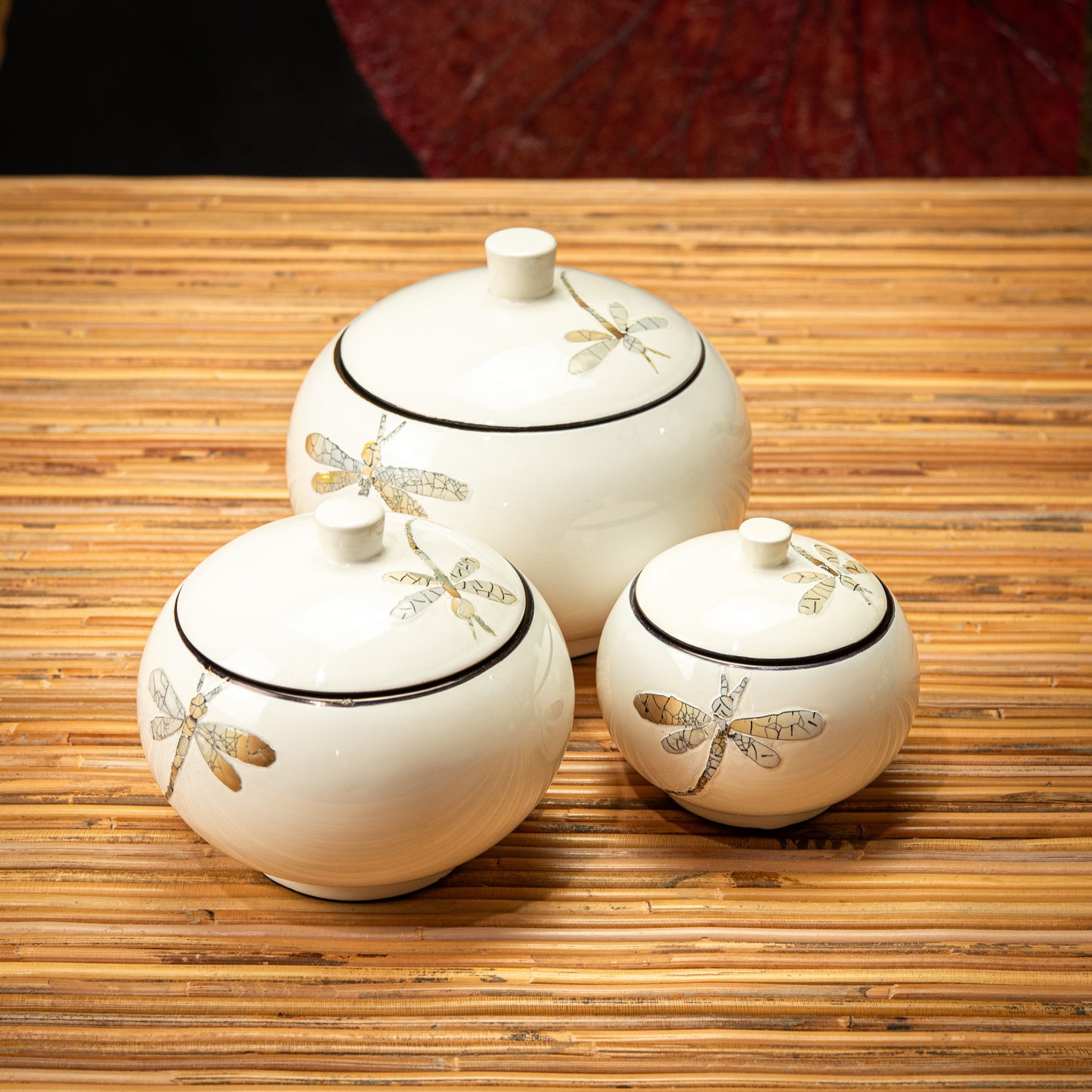 Dragonfly Design Lacquer Round Pot with Egg Shell