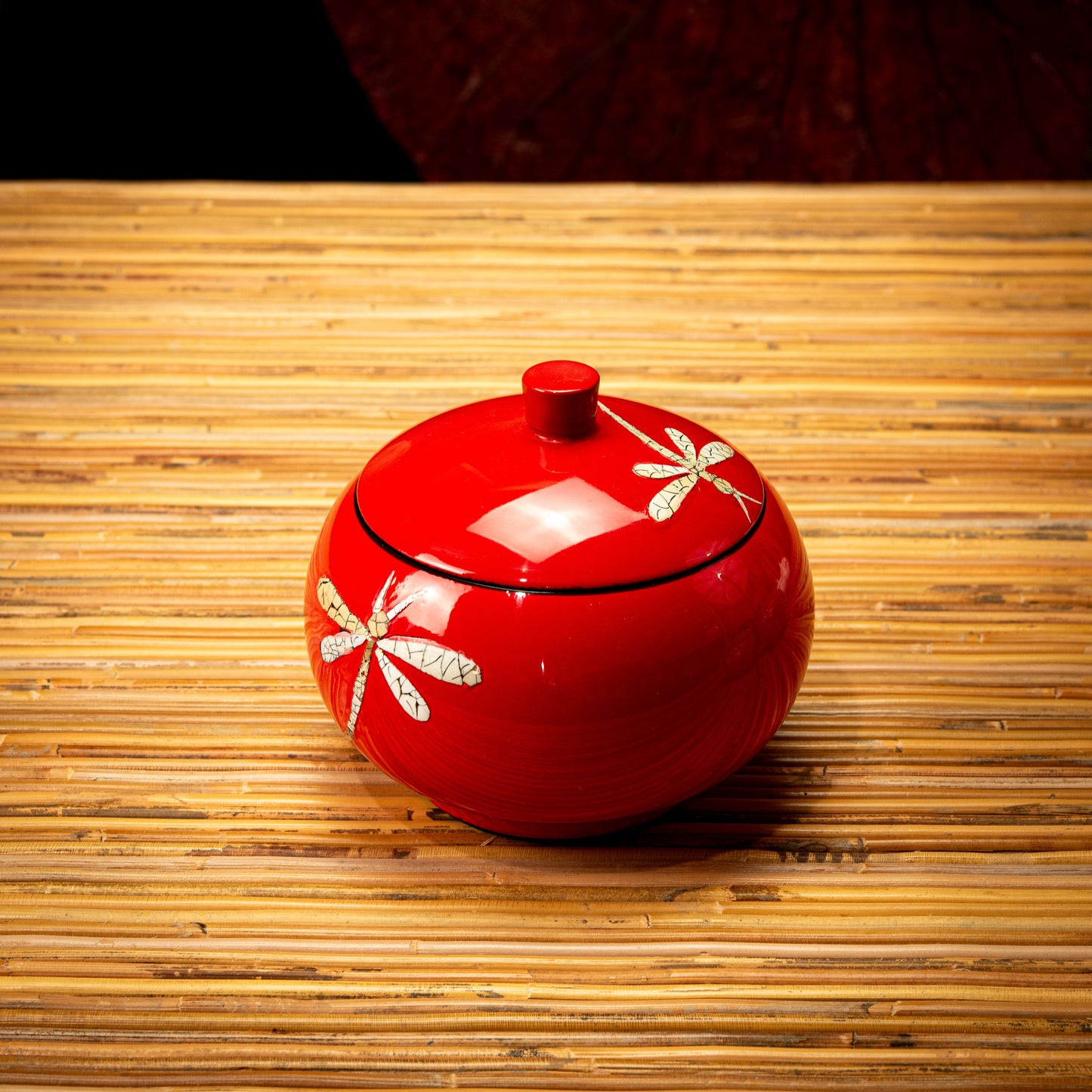 Dragonfly Design Lacquer Round Pot with Egg Shell