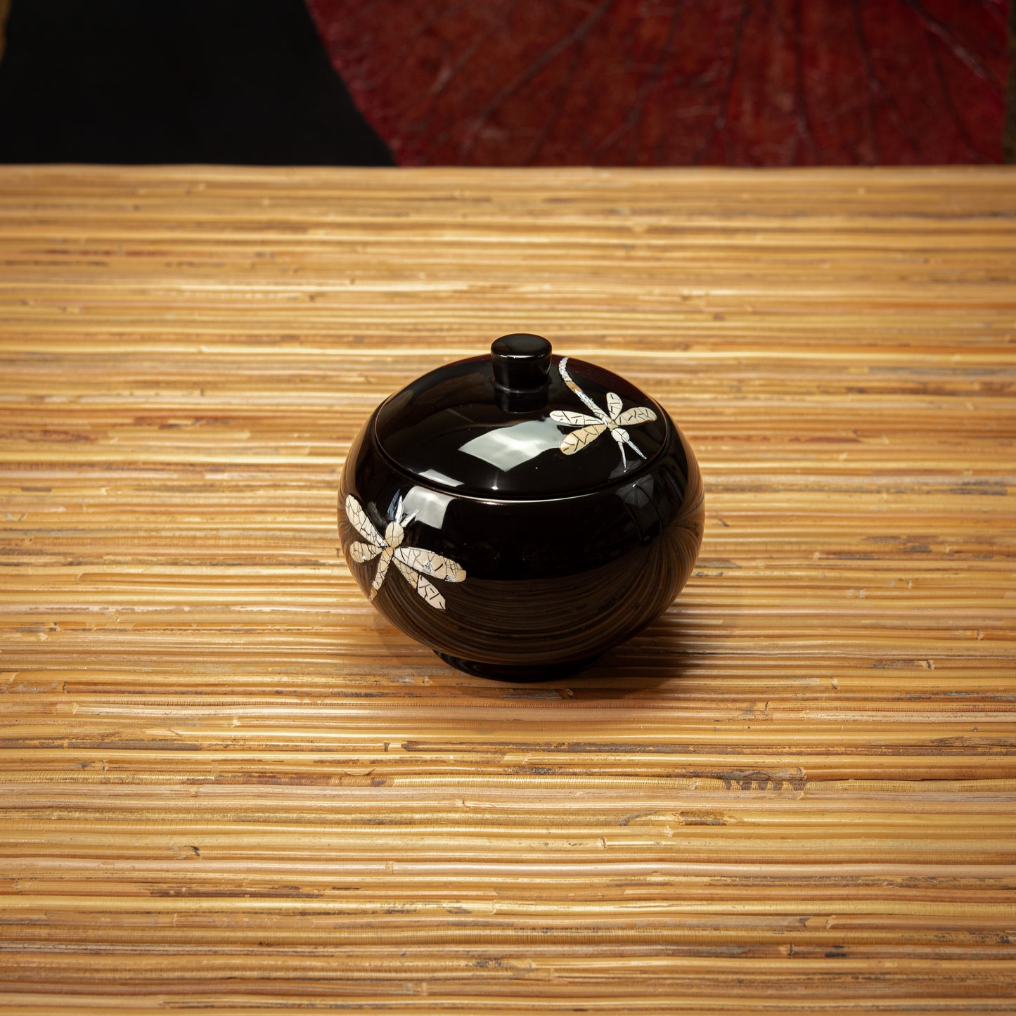 Dragonfly Design Lacquer Round Pot with Egg Shell