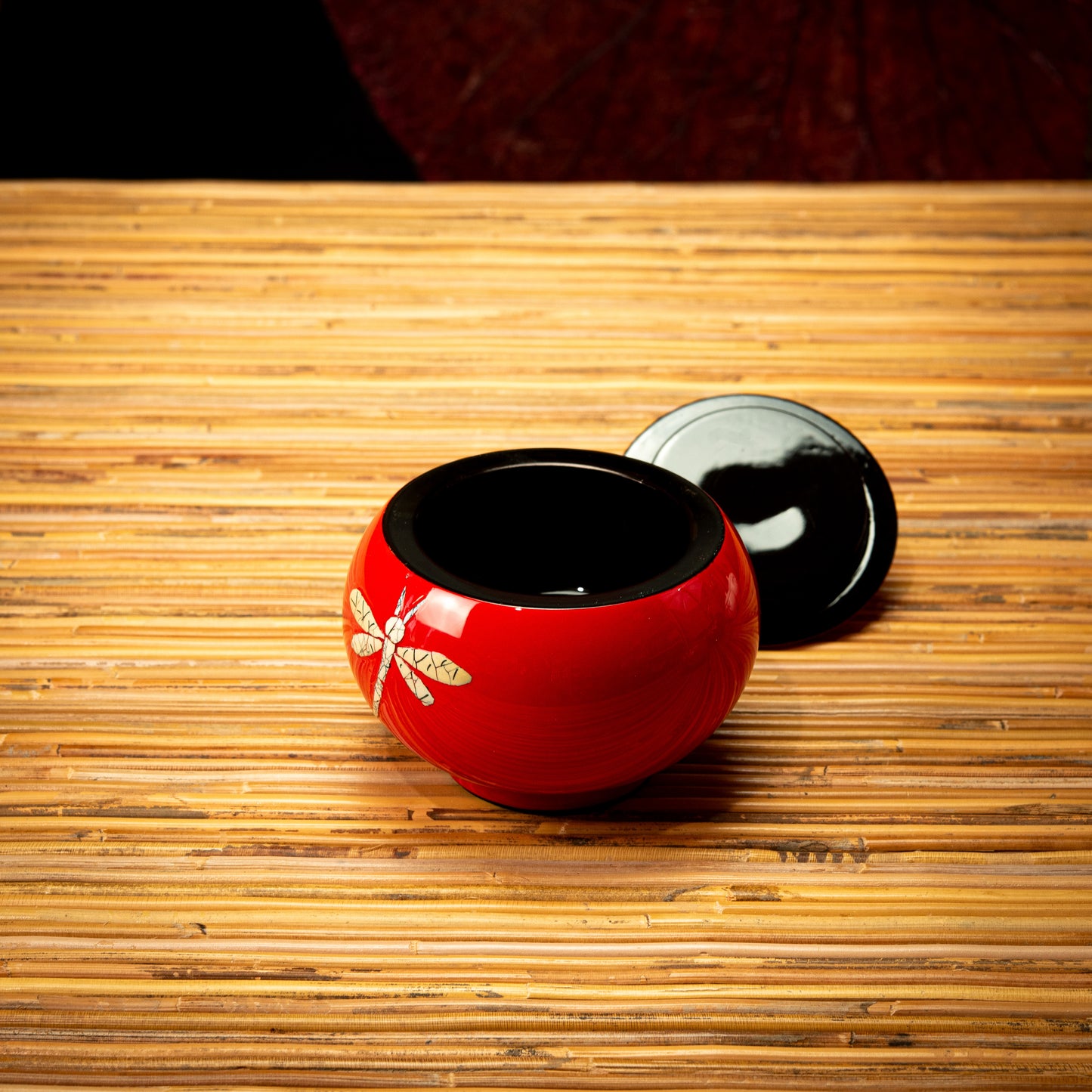 Dragonfly Design Lacquer Round Pot with Egg Shell