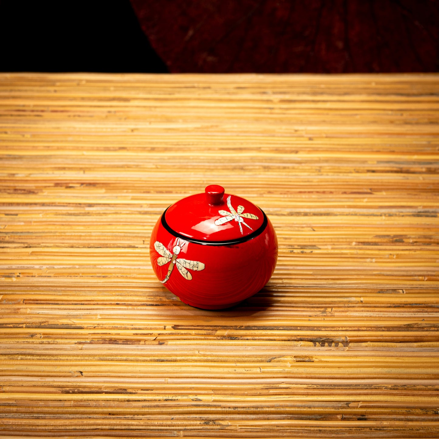 Dragonfly Design Lacquer Round Pot with Egg Shell