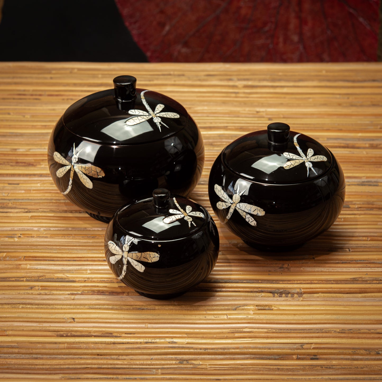 Dragonfly Design Lacquer Round Pot with Egg Shell