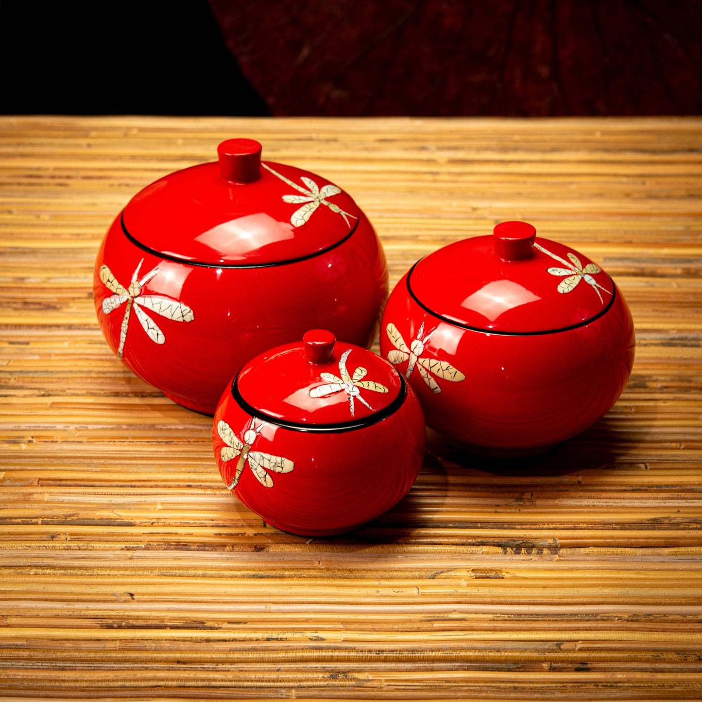 Dragonfly Design Lacquer Round Pot with Egg Shell